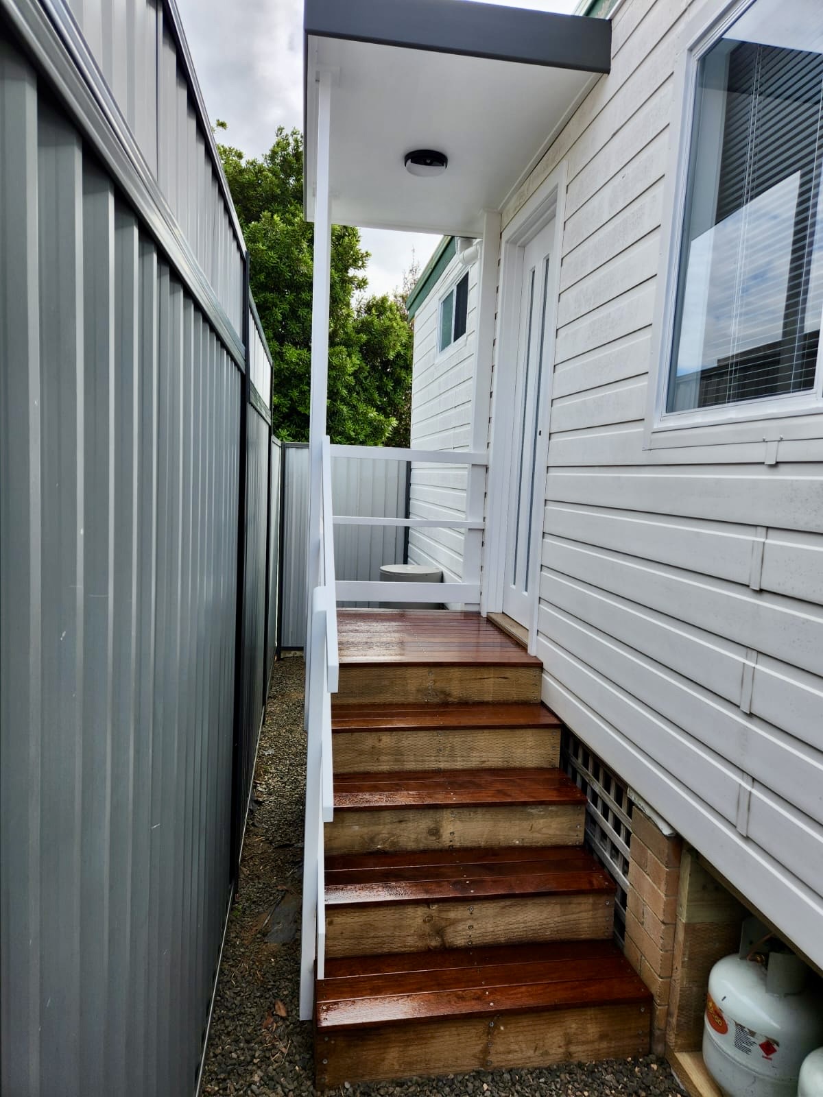 Self Contained Unit Enterance